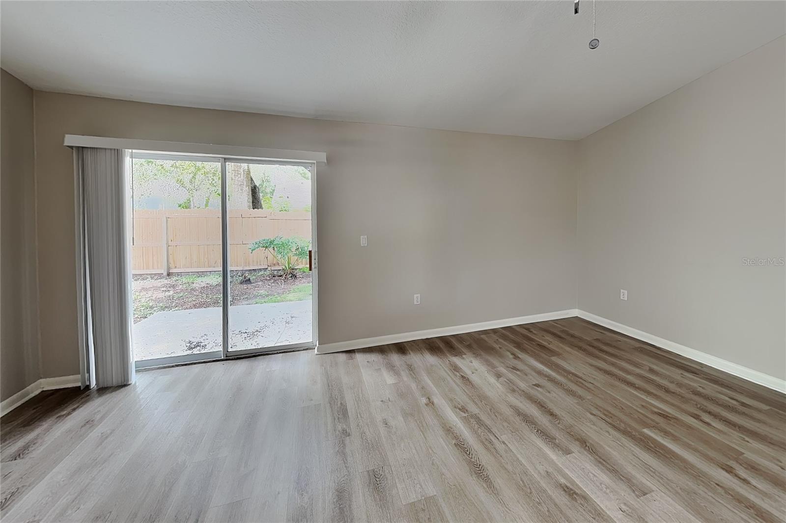 O6434820 Property Photo 2