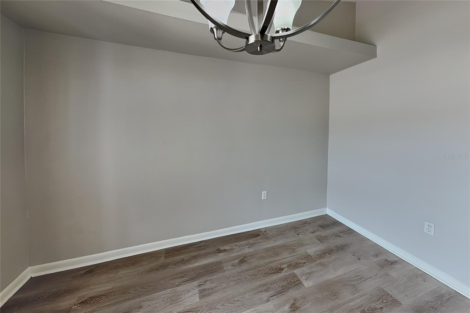 O6434820 Property Photo 3