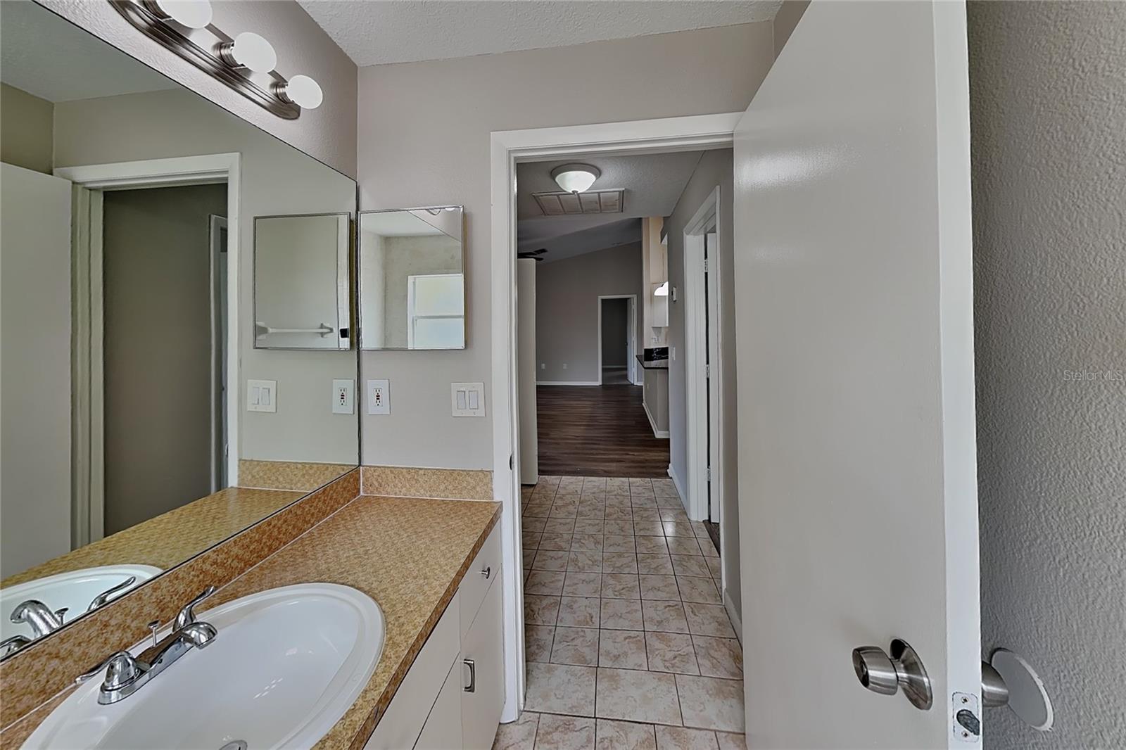 O6434820 Property Photo 12