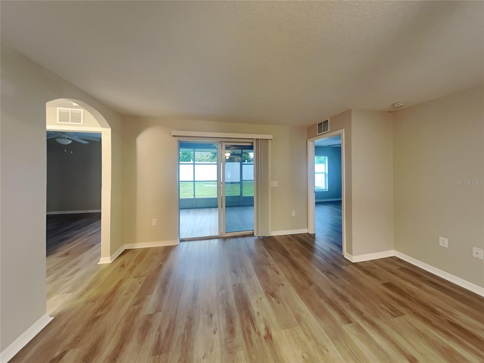 O6434829 Property Photo 3