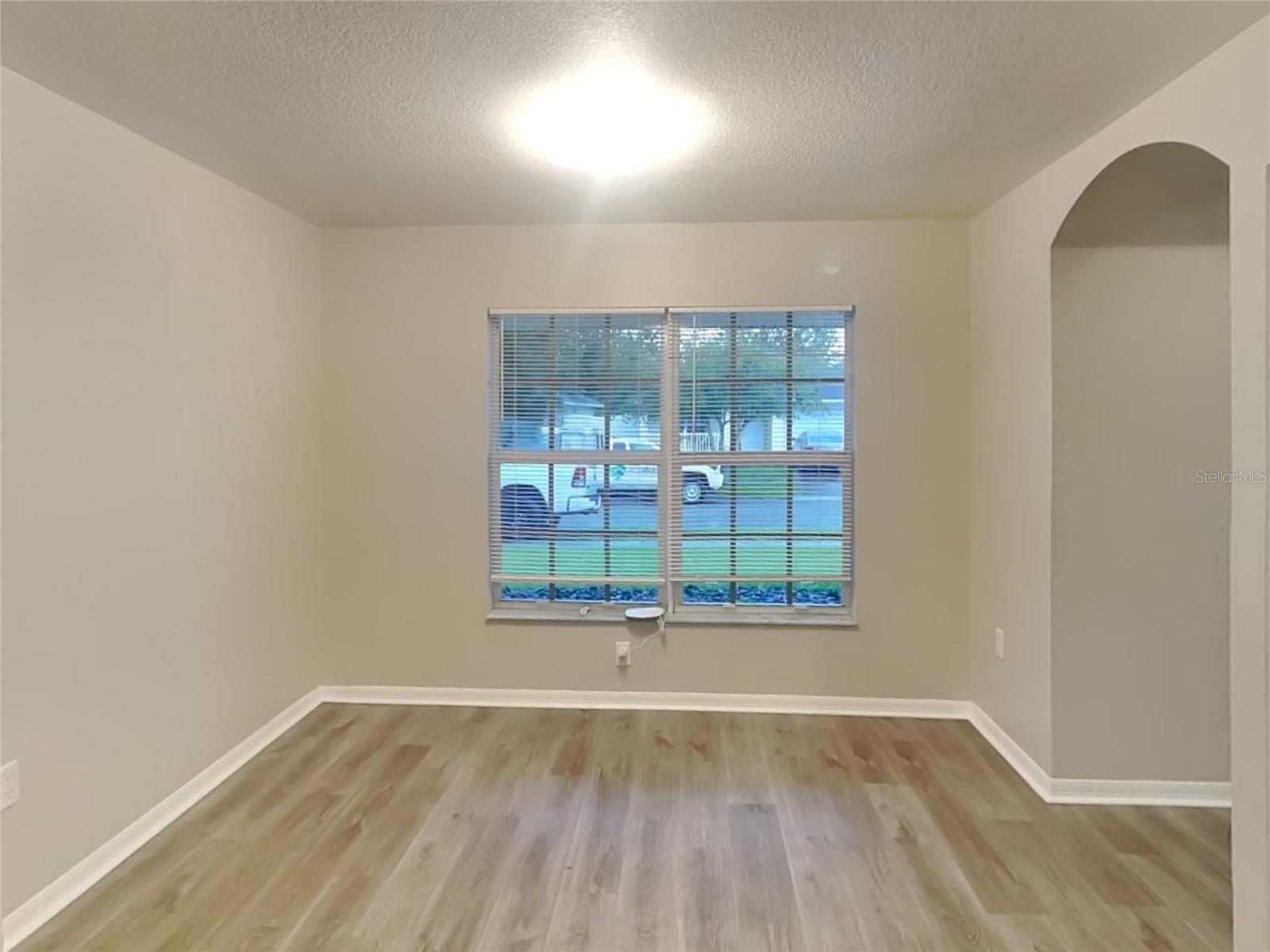 O6434829 Property Photo 4