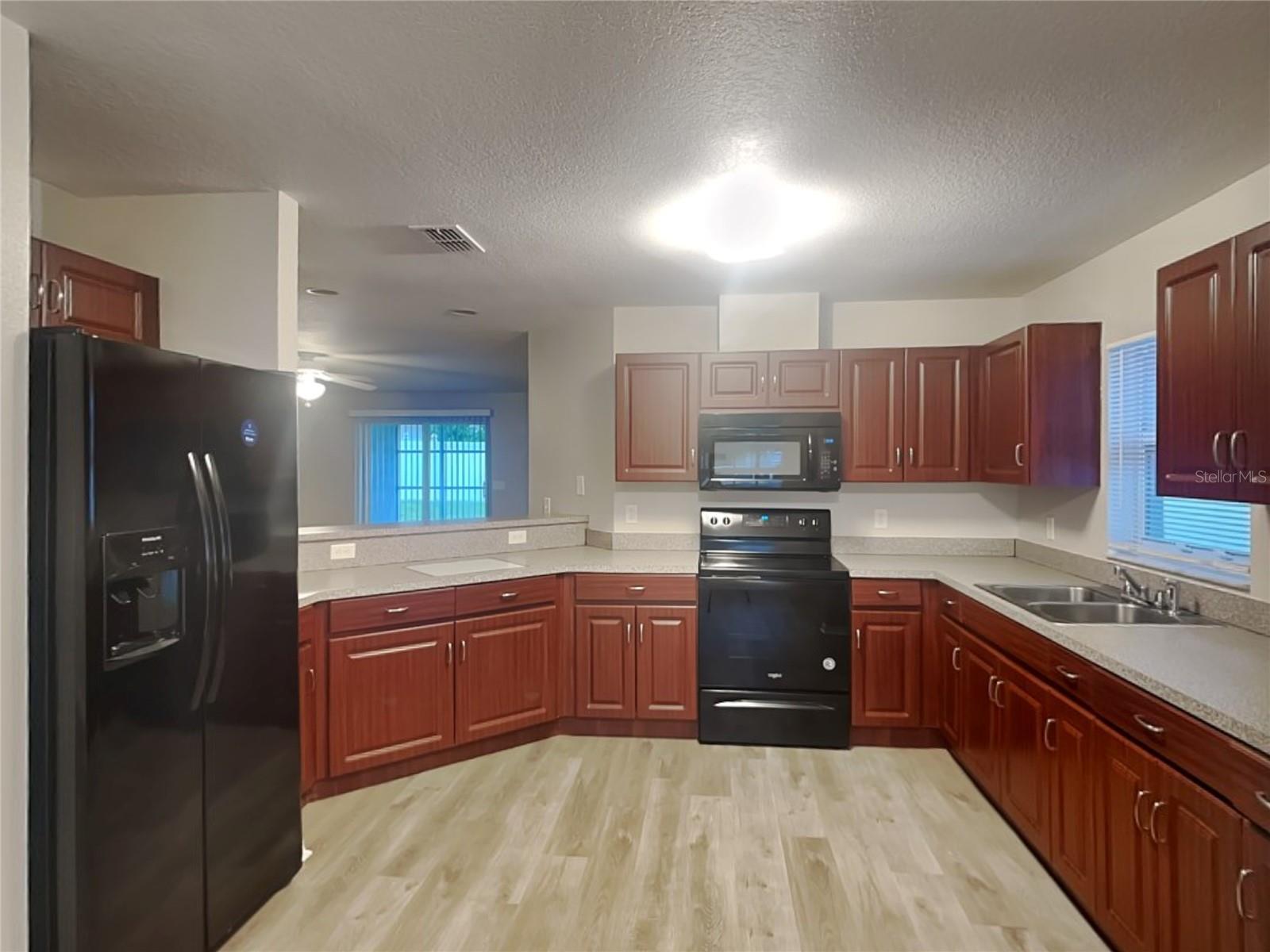 O6434829 Property Photo 5