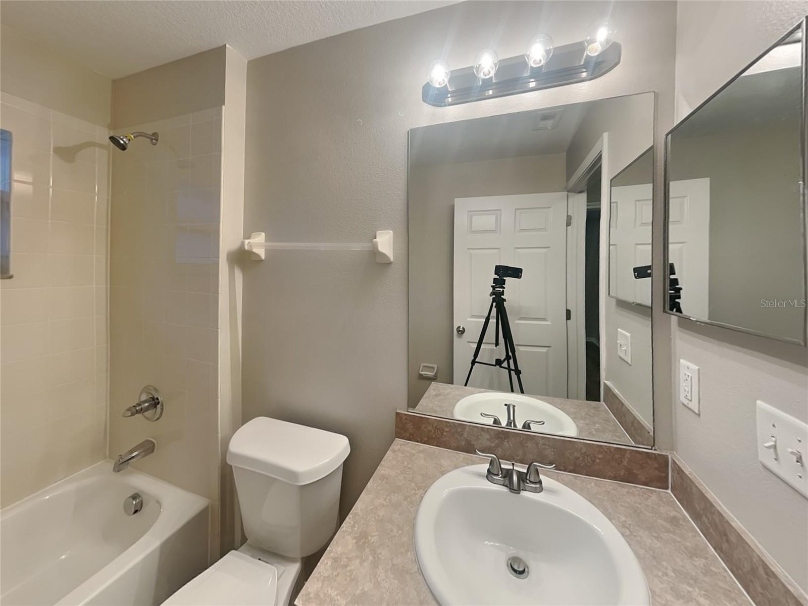 O6434829 Property Photo 11