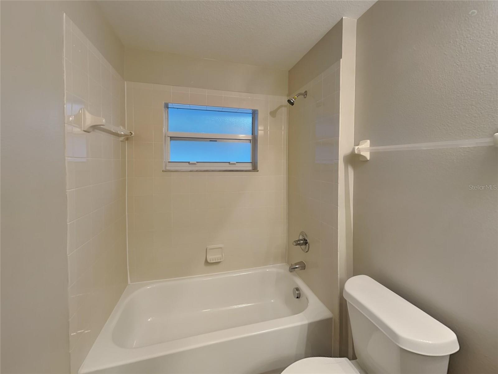 O6434829 Property Photo 12