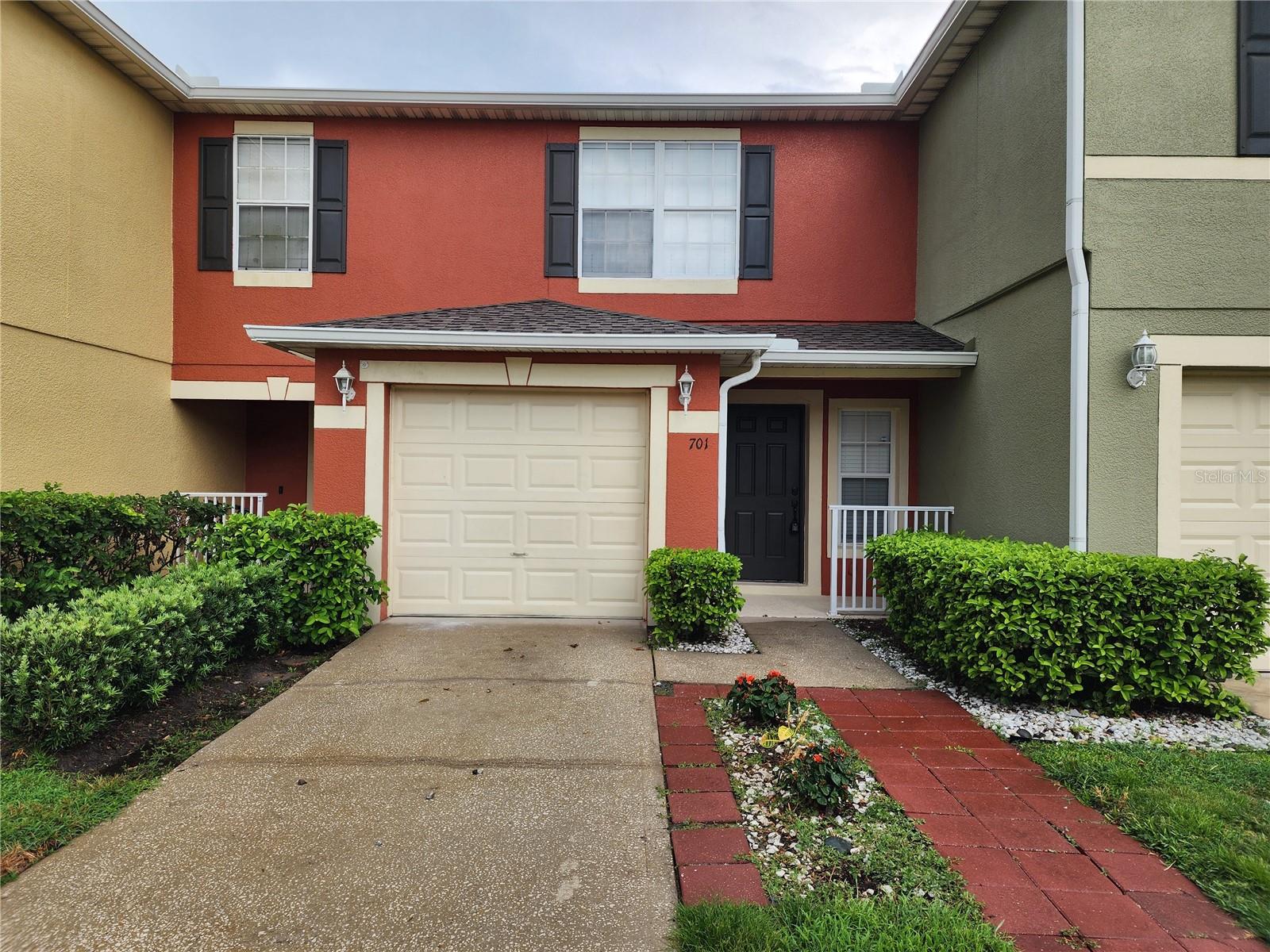 701 CRESTING OAK CIR #111 Property Photo 1