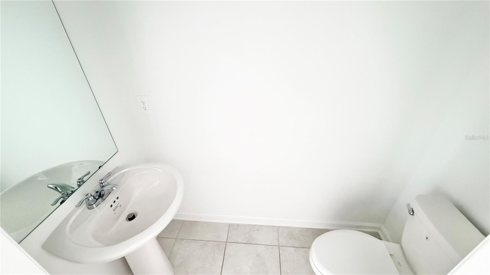 1033 Waterfall Blvd Property Photo 3