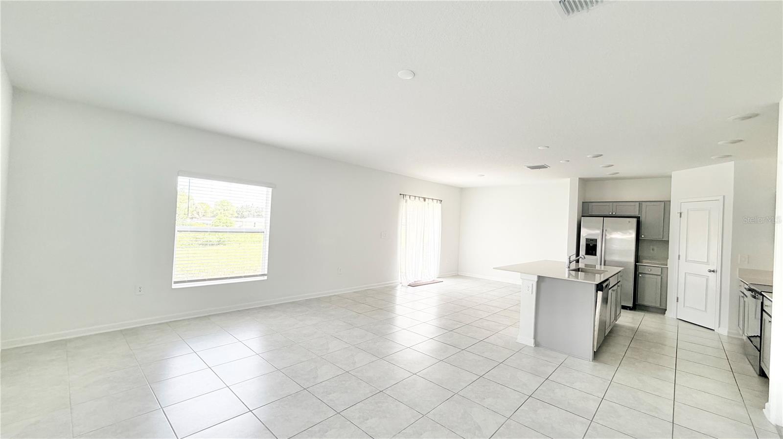1033 Waterfall Blvd Property Photo 4