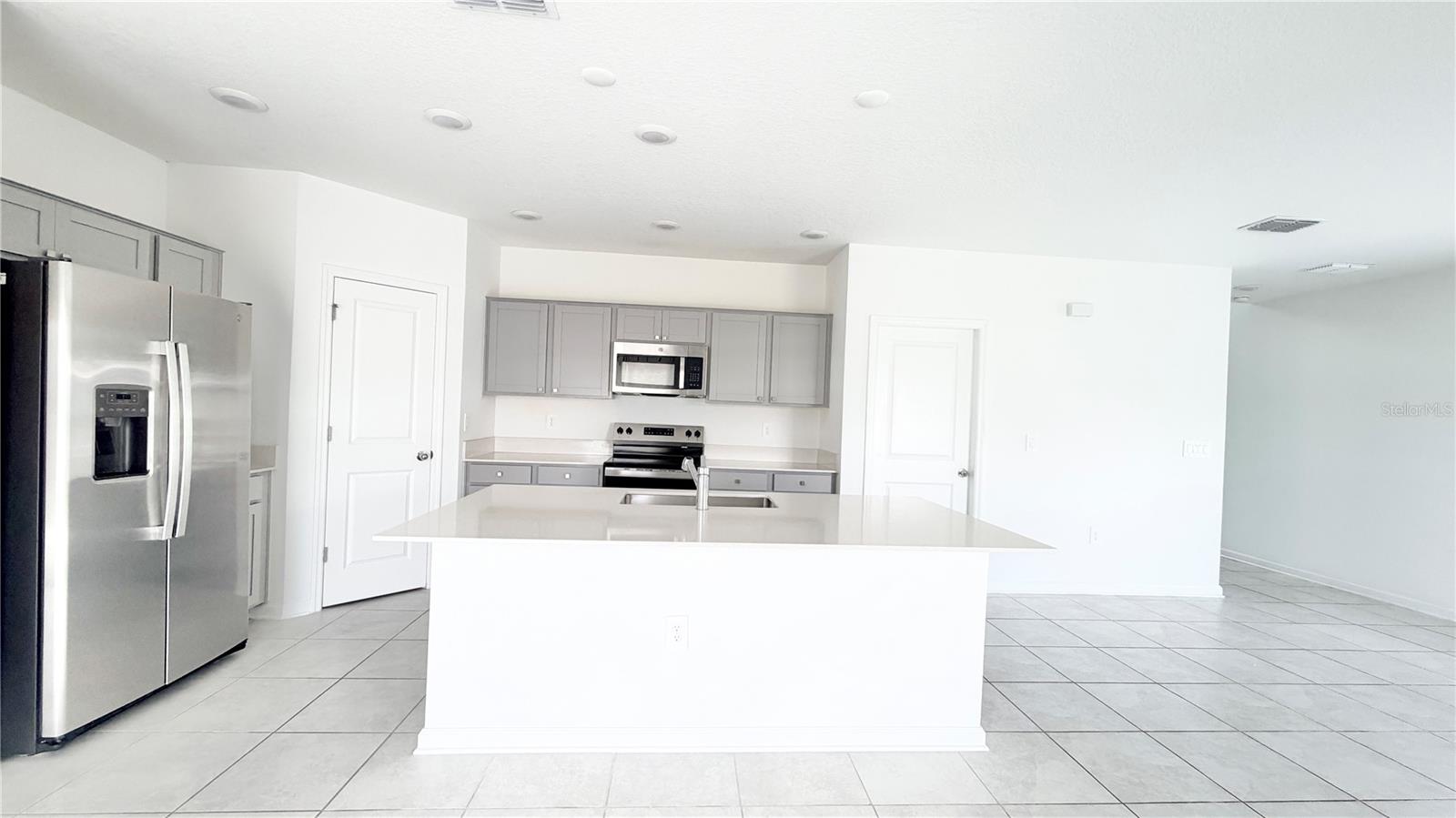 1033 Waterfall Blvd Property Photo 5