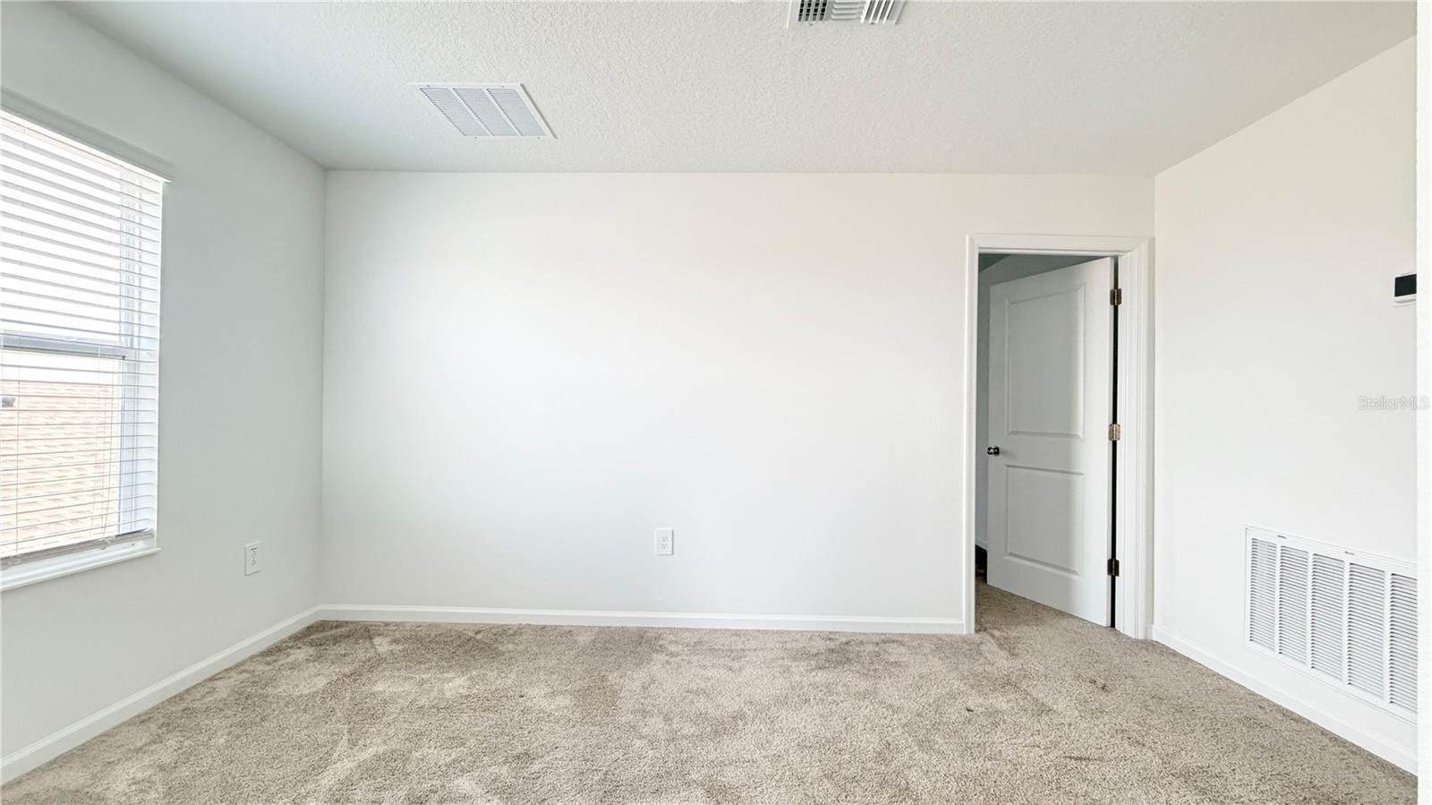1033 Waterfall Blvd Property Photo 12
