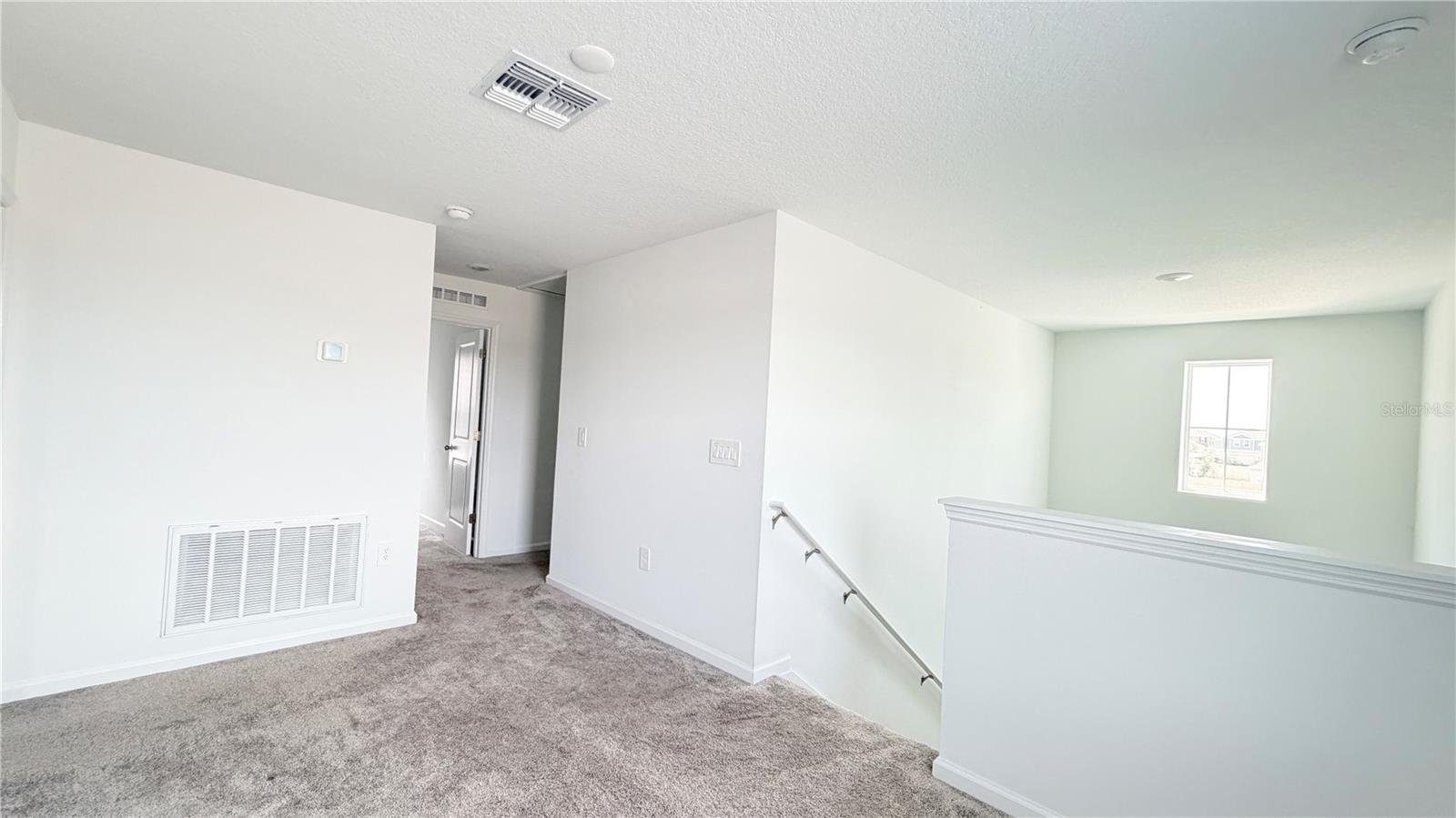 1033 Waterfall Blvd Property Photo 13