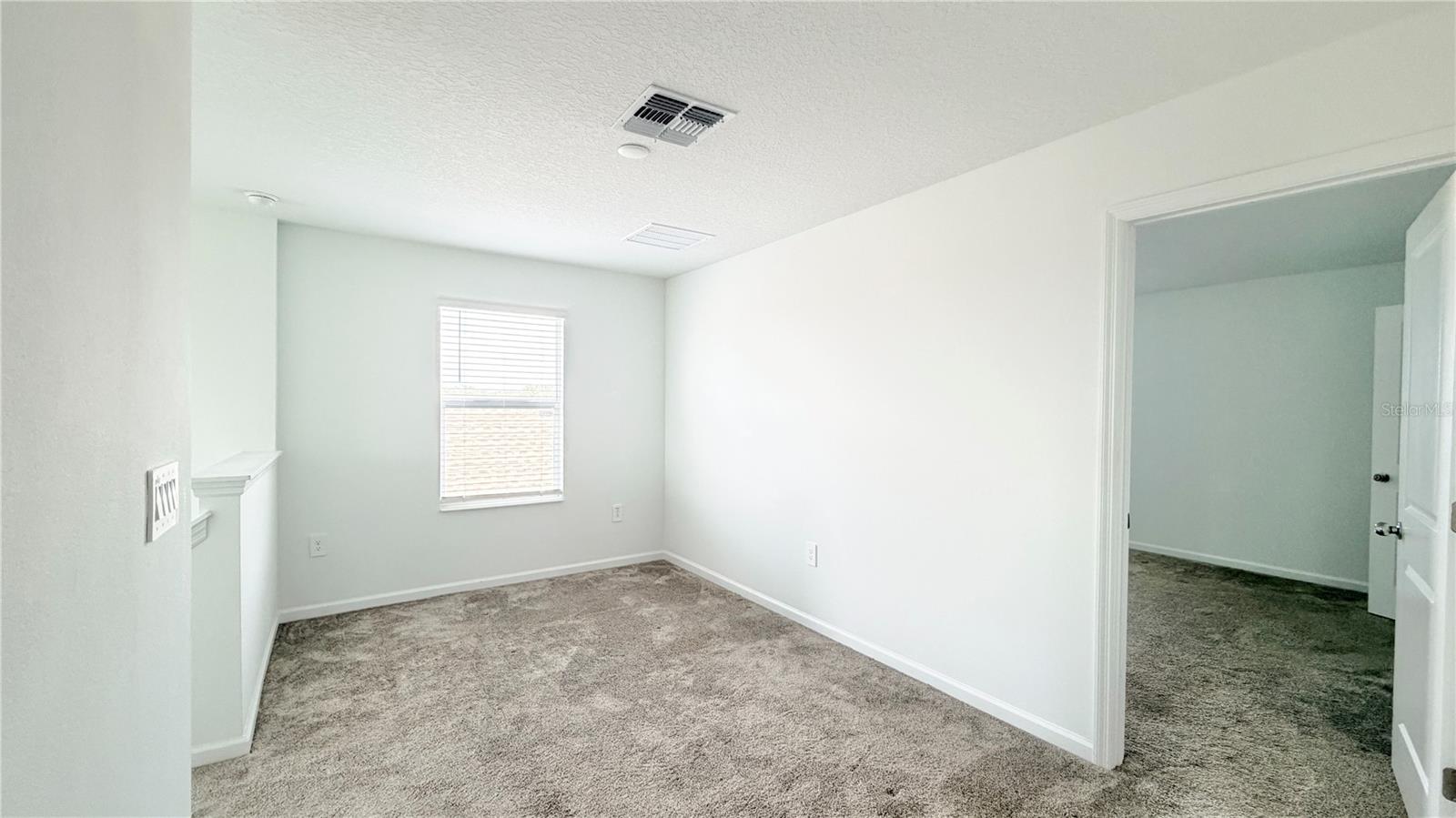 1033 Waterfall Blvd Property Photo 16