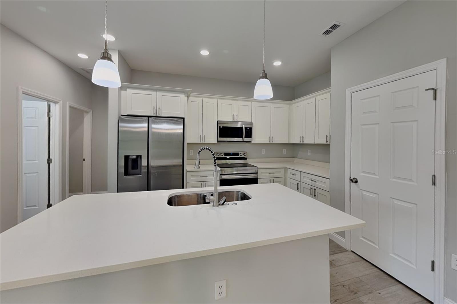 3212 W Marie Dr Property Photo 4