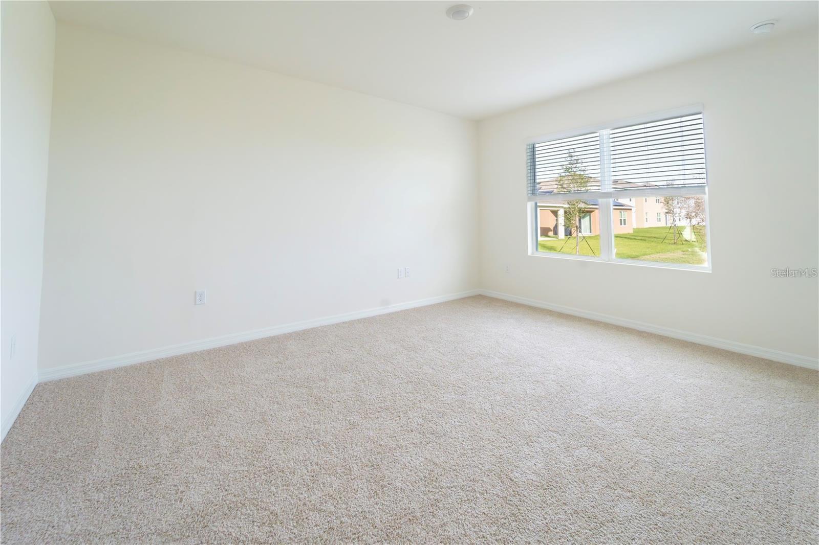 1811 Silverbell Loop Property Photo 4