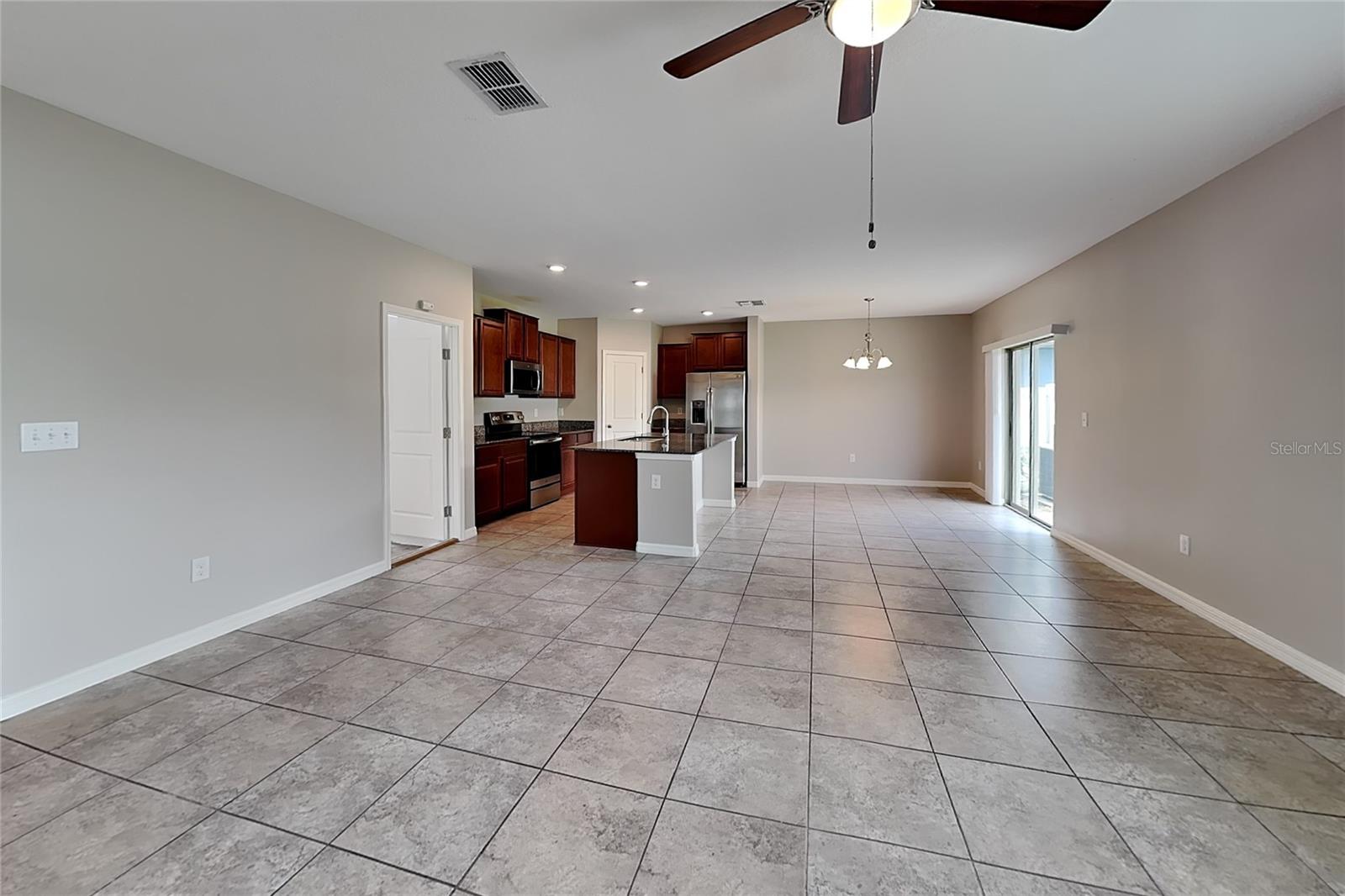 O6434855 Property Photo 2