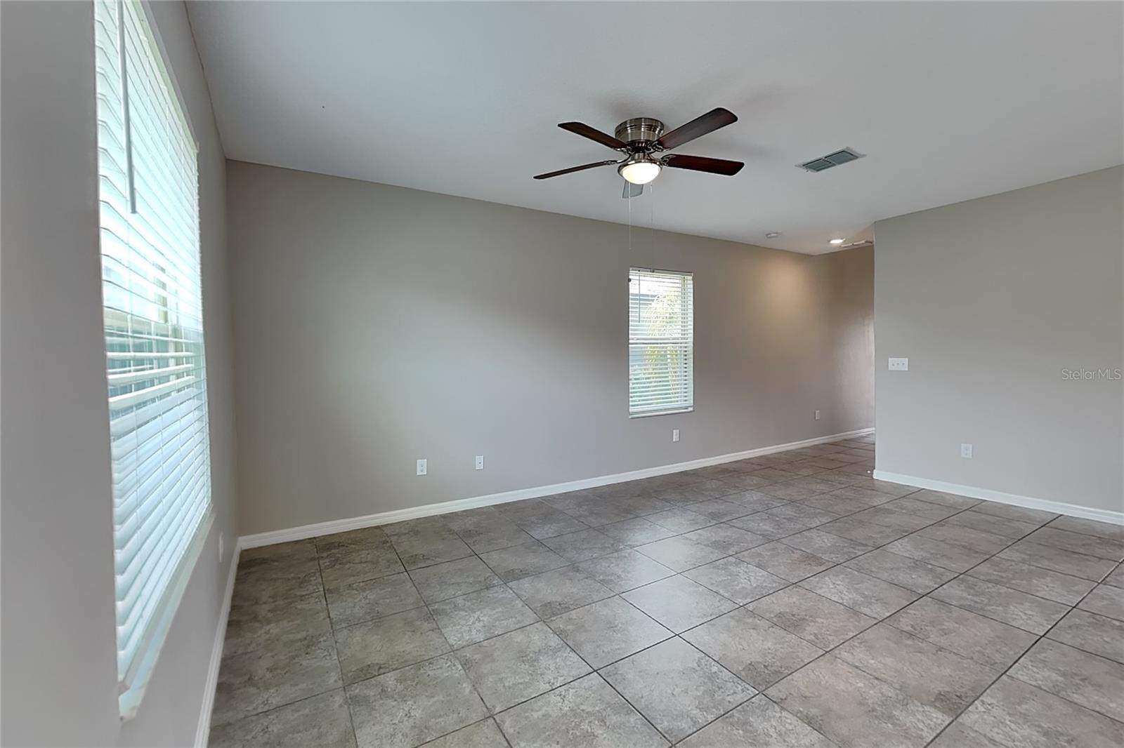 O6434855 Property Photo 3