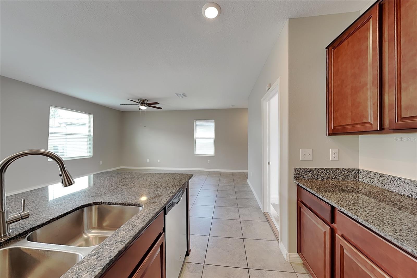 O6434855 Property Photo 5