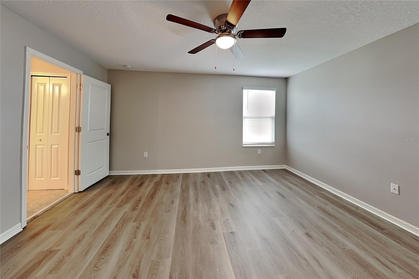 O6434855 Property Photo 7