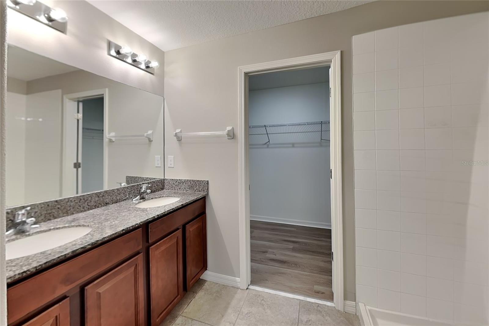 O6434855 Property Photo 8