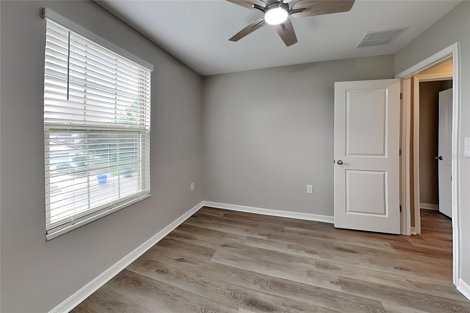 O6434855 Property Photo 12