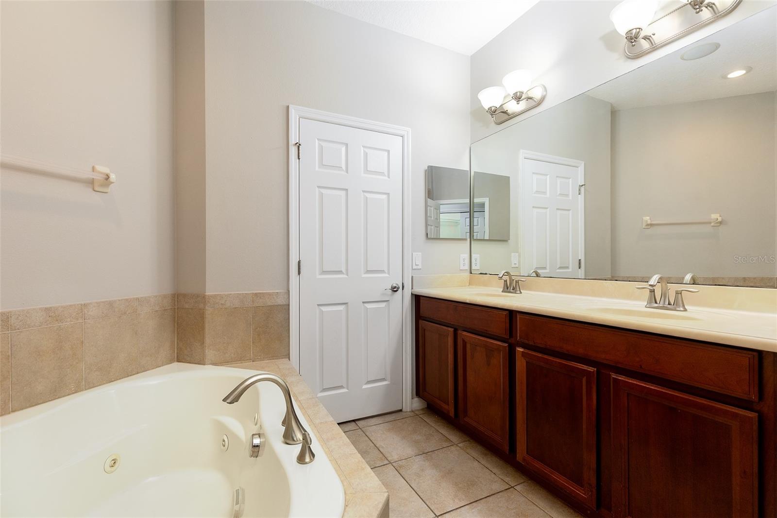 518 Harbor Winds Ct Property Photo 17
