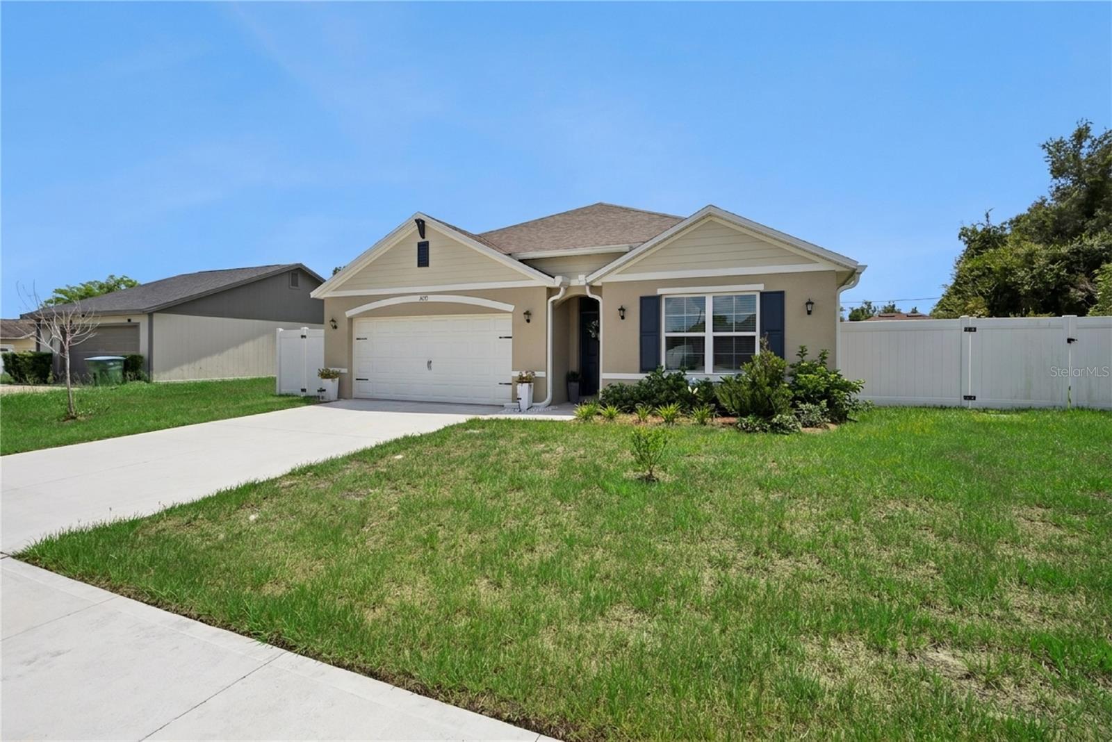 2073 Swanson Dr Property Photo 2