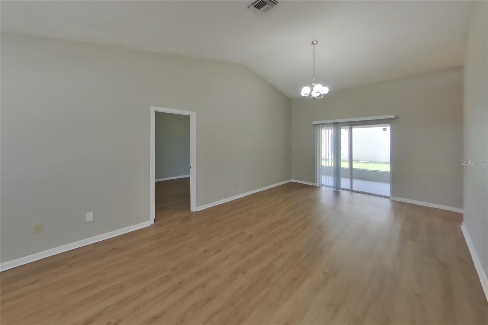 O6434889 Property Photo 2