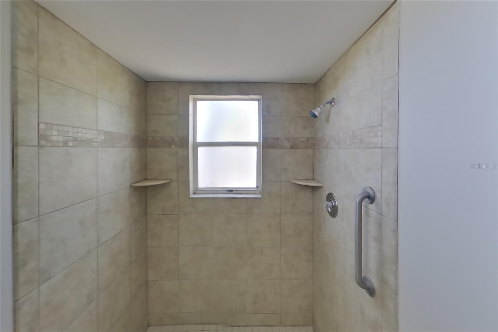 O6434889 Property Photo 9