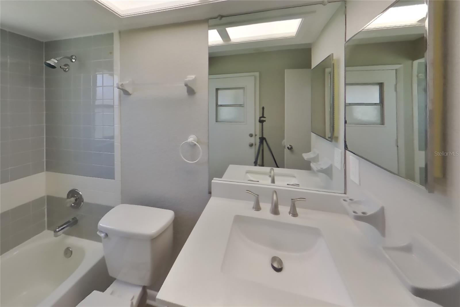 O6434889 Property Photo 13