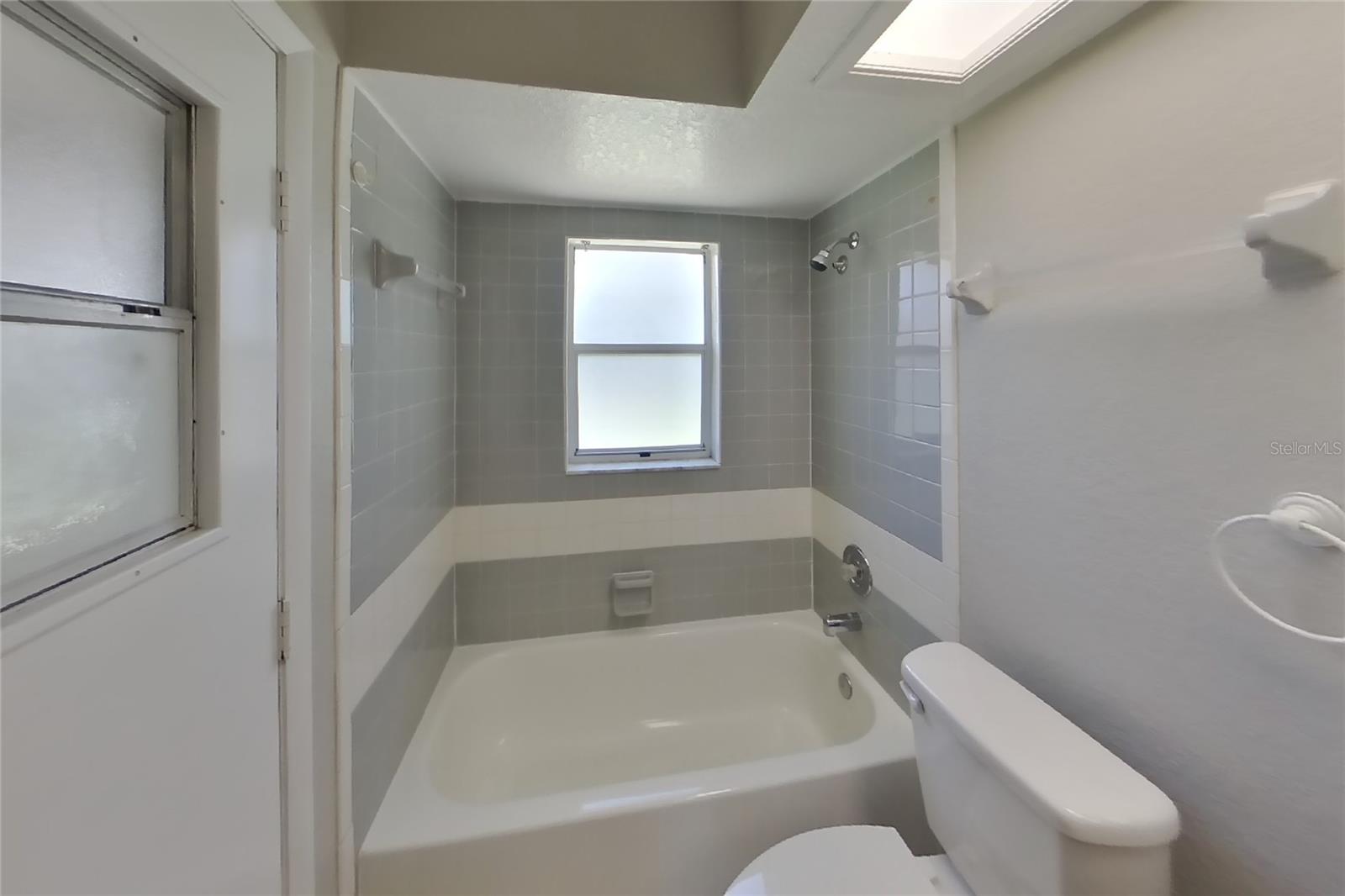 O6434889 Property Photo 14