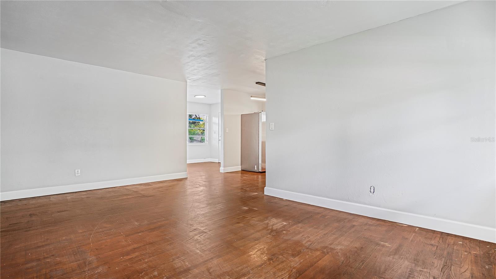 5518 Riviera Dr Property Photo 4