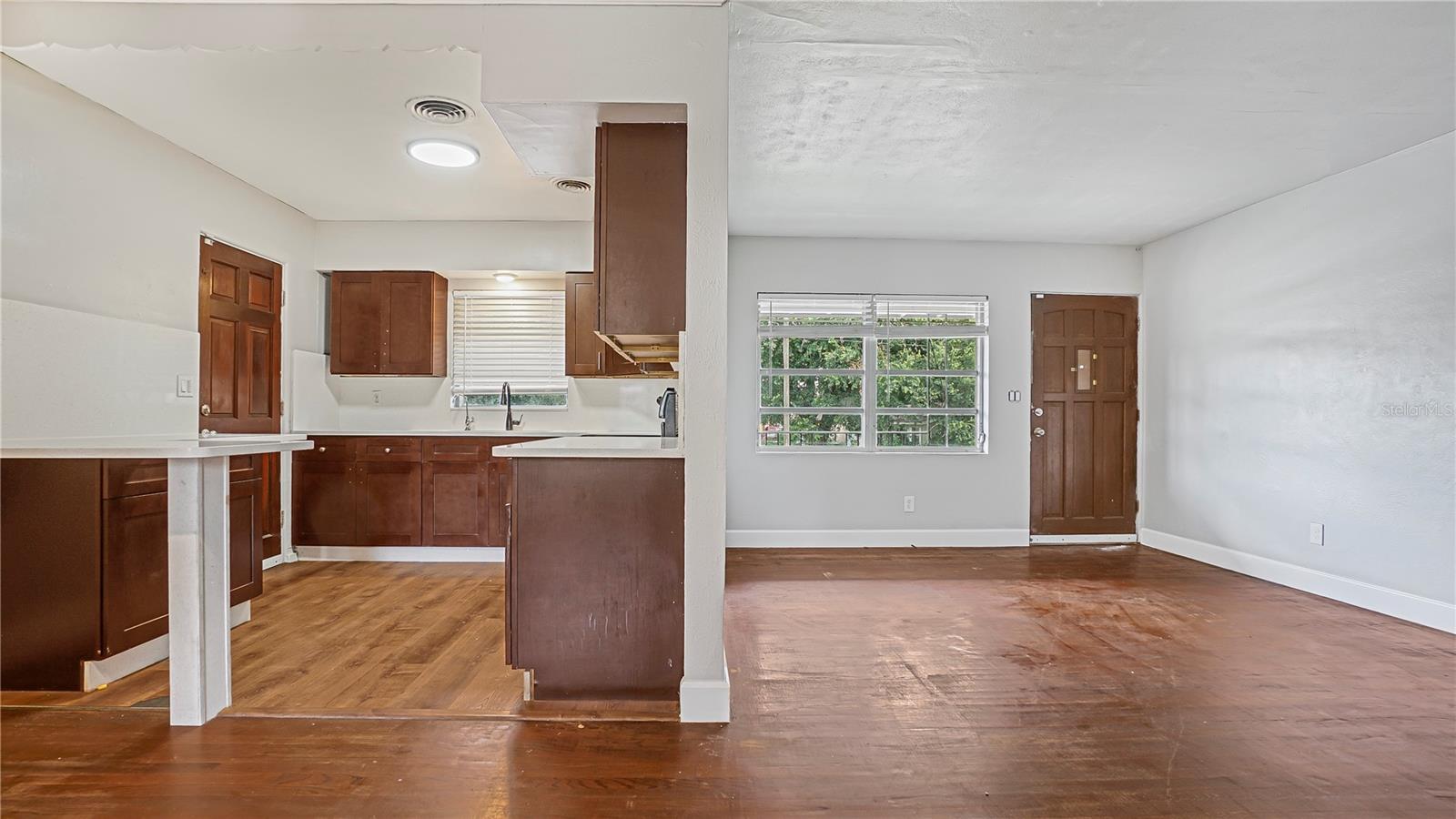 5518 Riviera Dr Property Photo 5
