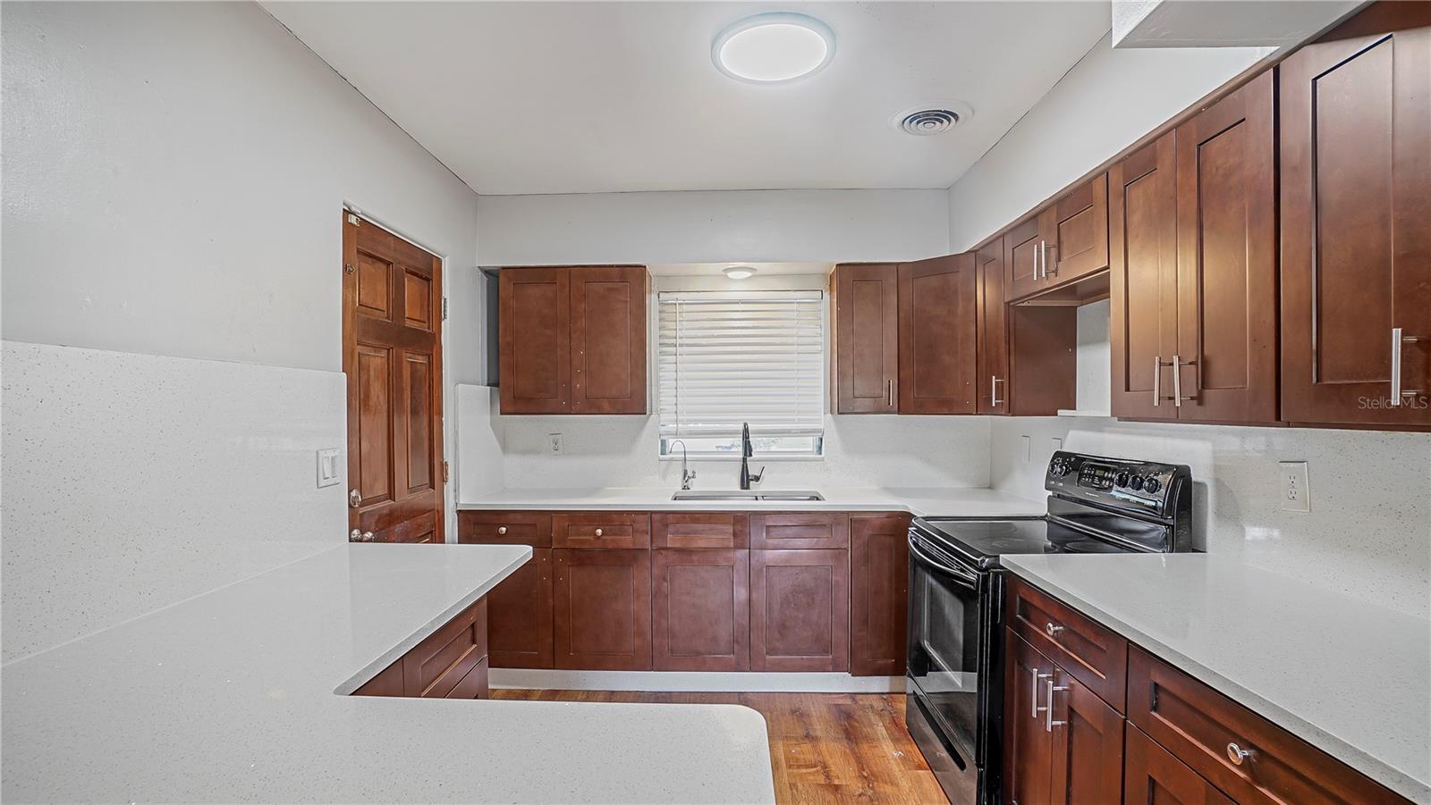 5518 Riviera Dr Property Photo 6