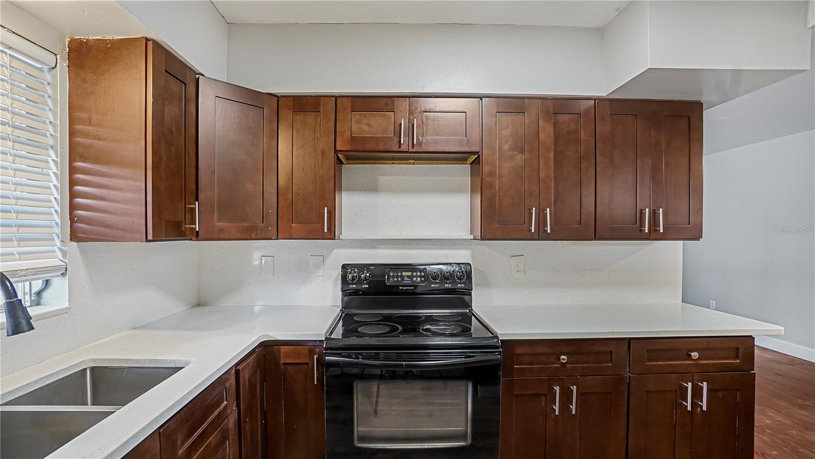 5518 Riviera Dr Property Photo 7