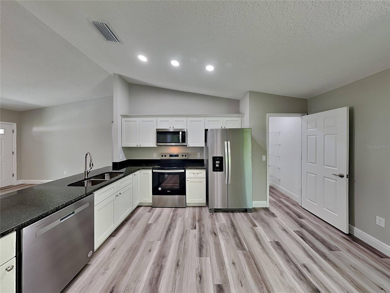 9399 N Del Rio Way Property Photo 4