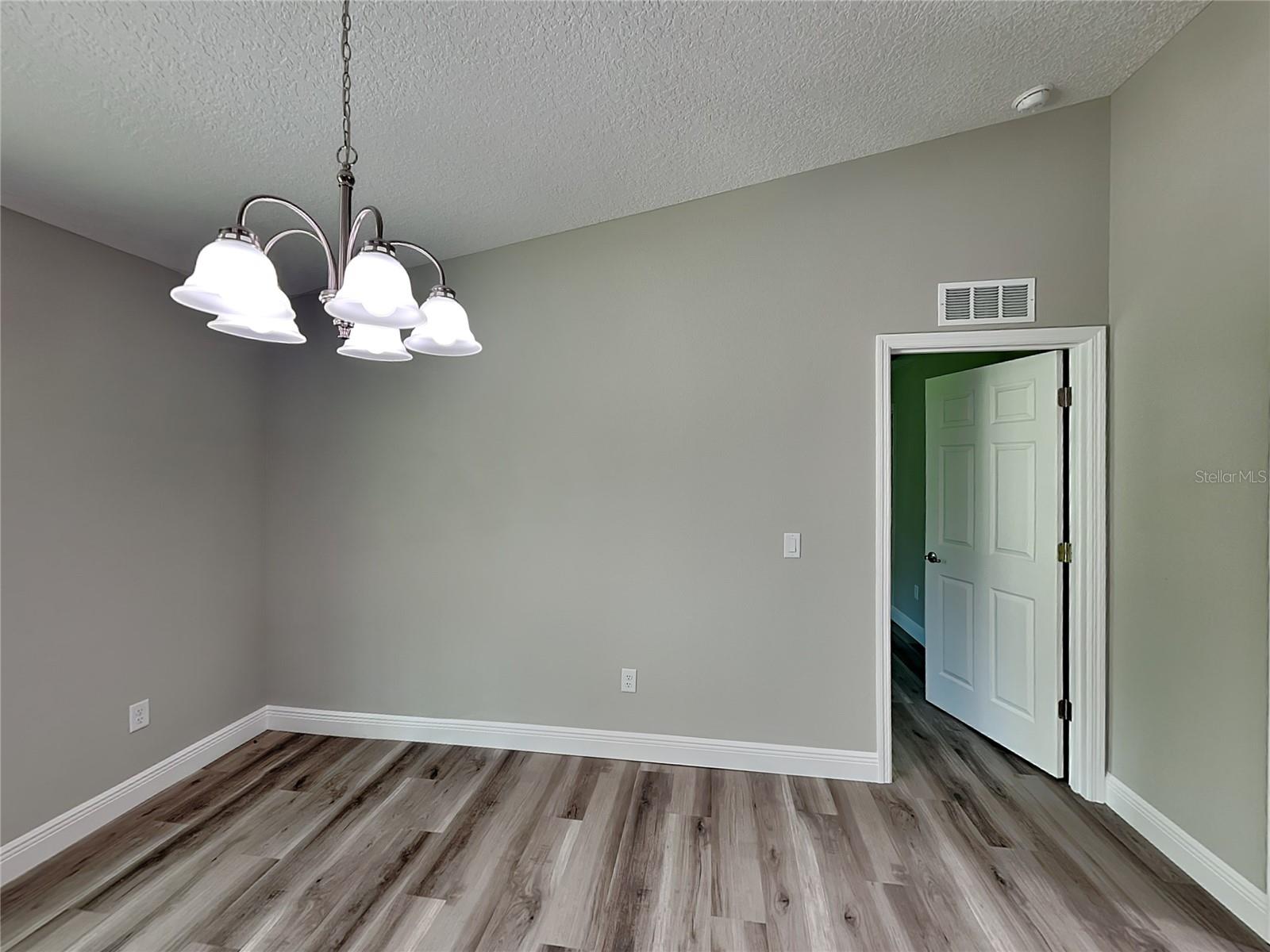 9399 N Del Rio Way Property Photo 5