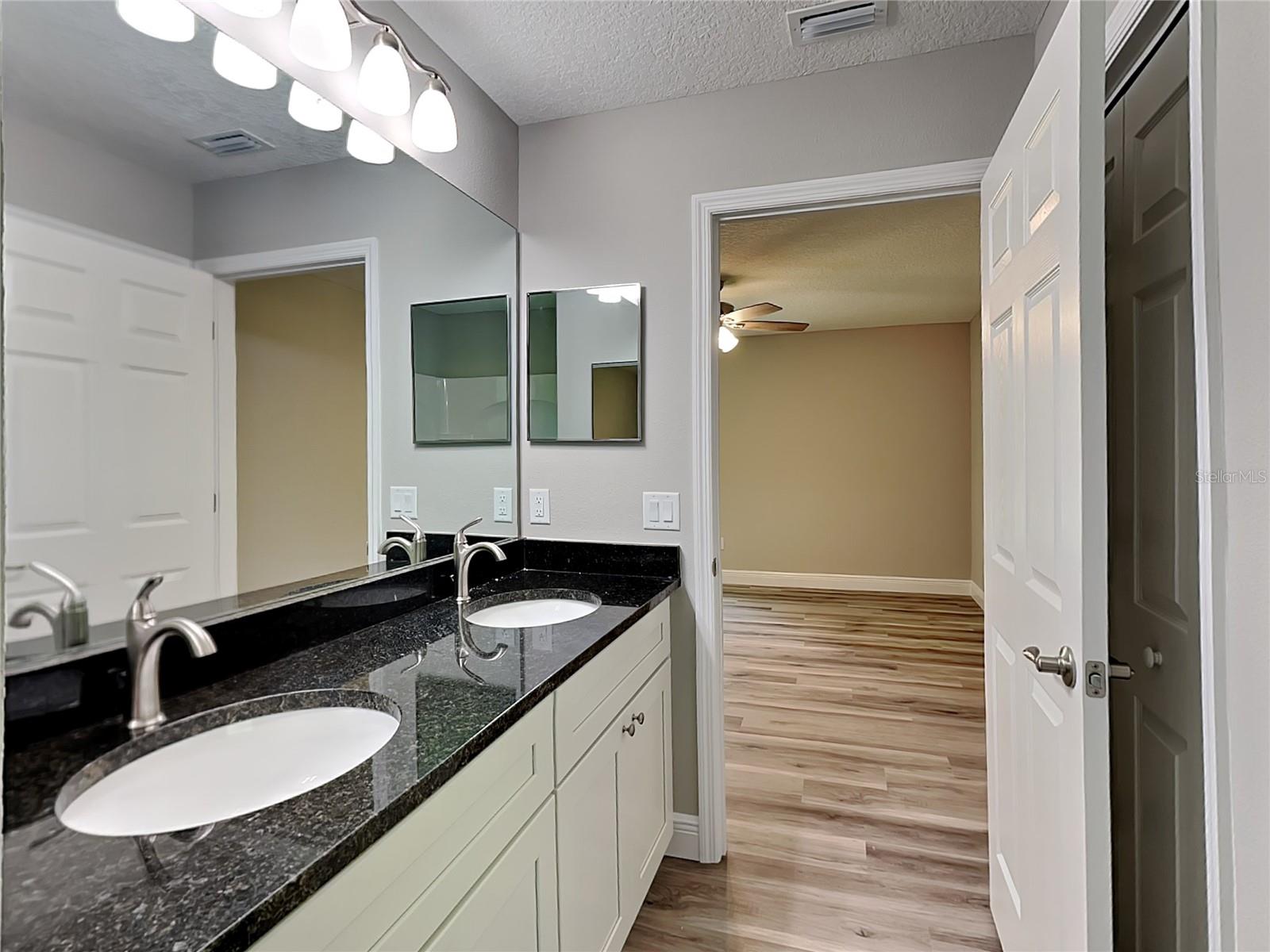 9399 N Del Rio Way Property Photo 8