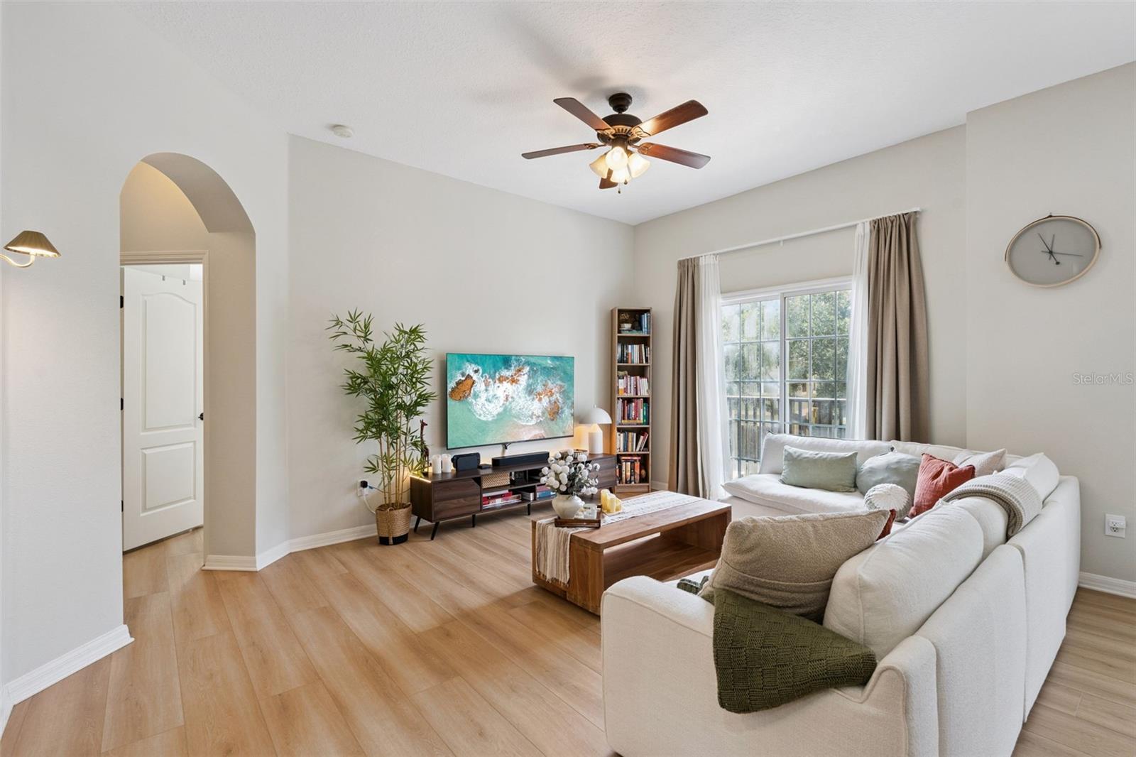 1610 Pine Oak Trl Property Photo 4