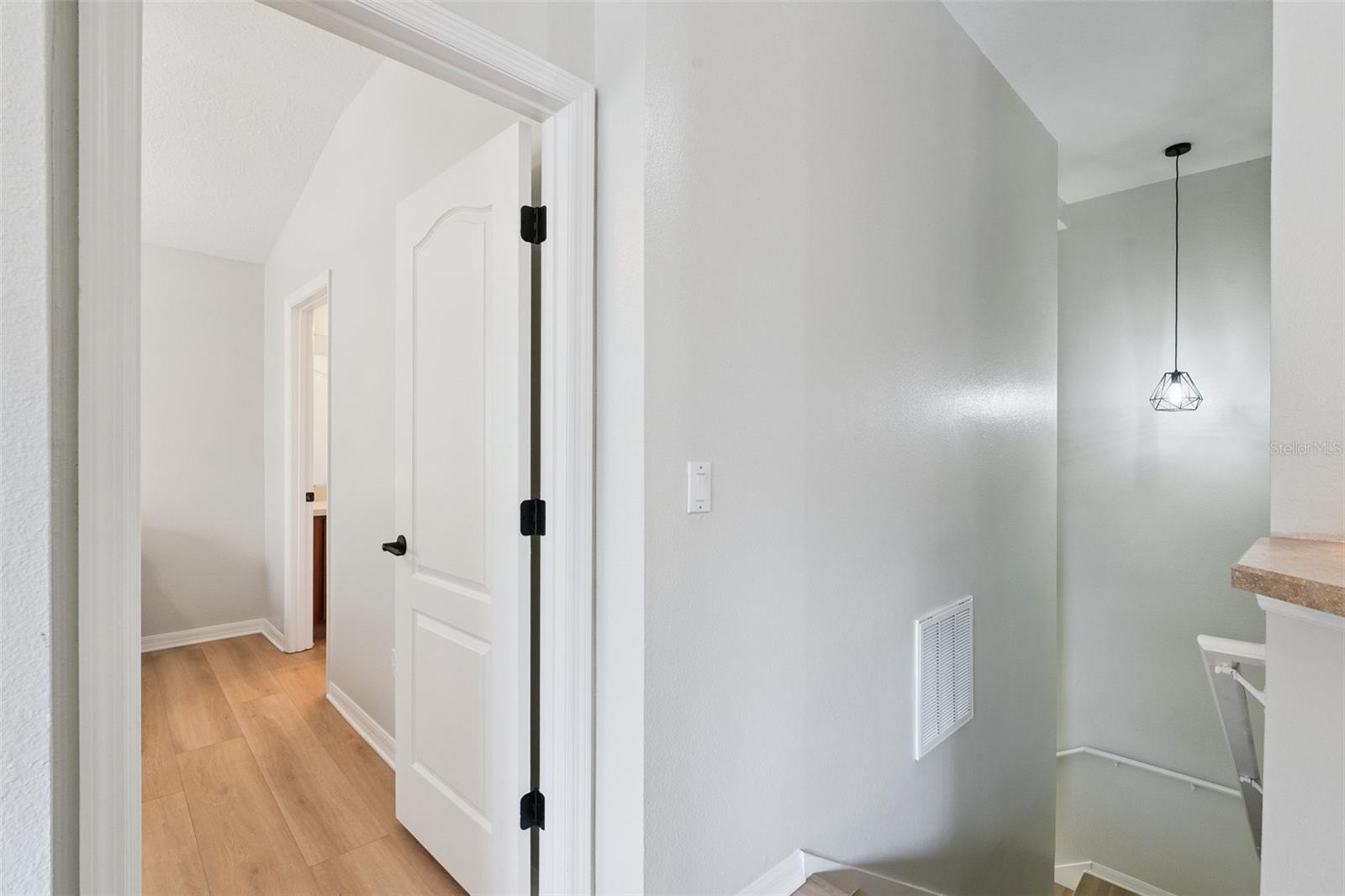 1610 Pine Oak Trl Property Photo 16