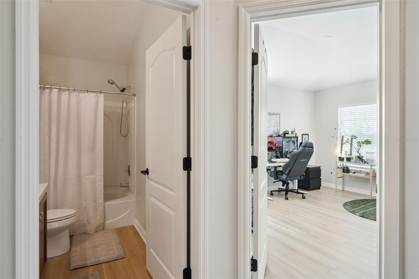 1610 Pine Oak Trl Property Photo 22