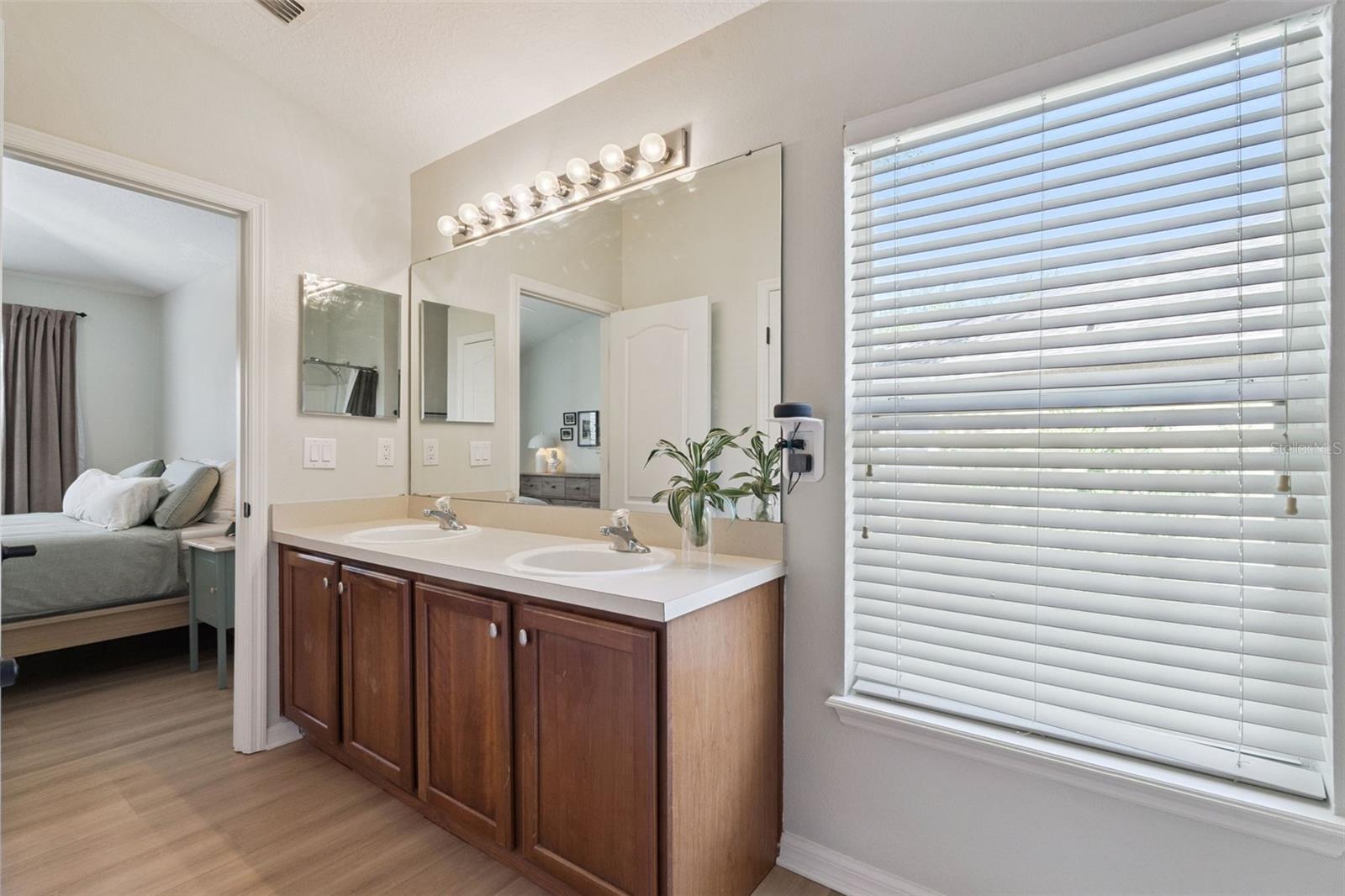 1610 Pine Oak Trl Property Photo 24