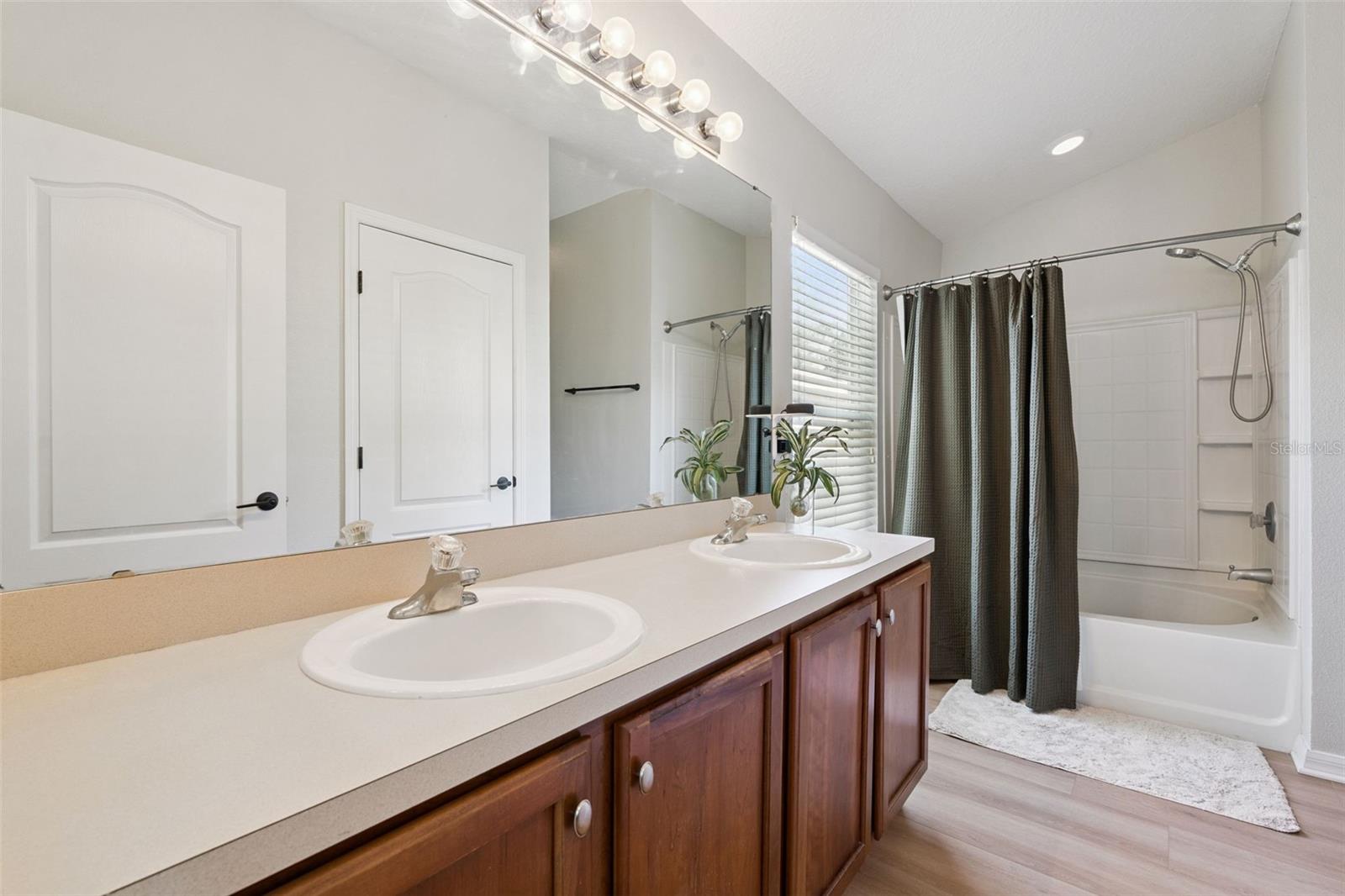 1610 Pine Oak Trl Property Photo 25