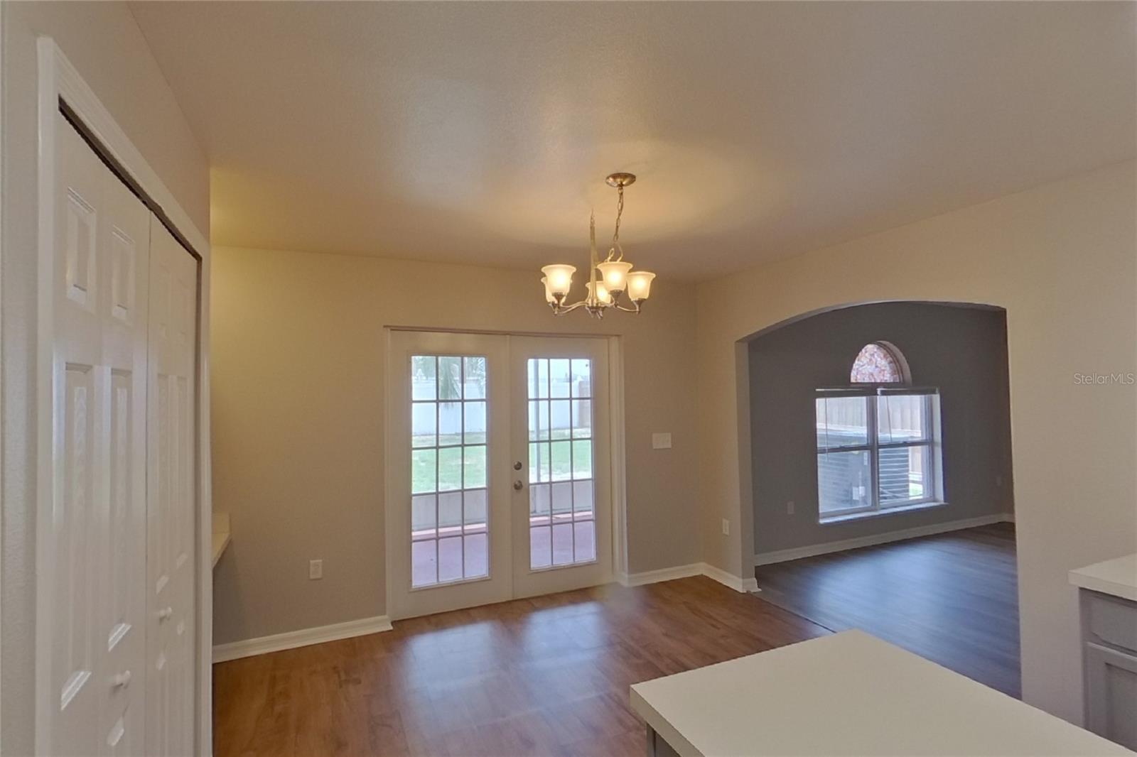 O6434921 Property Photo 5