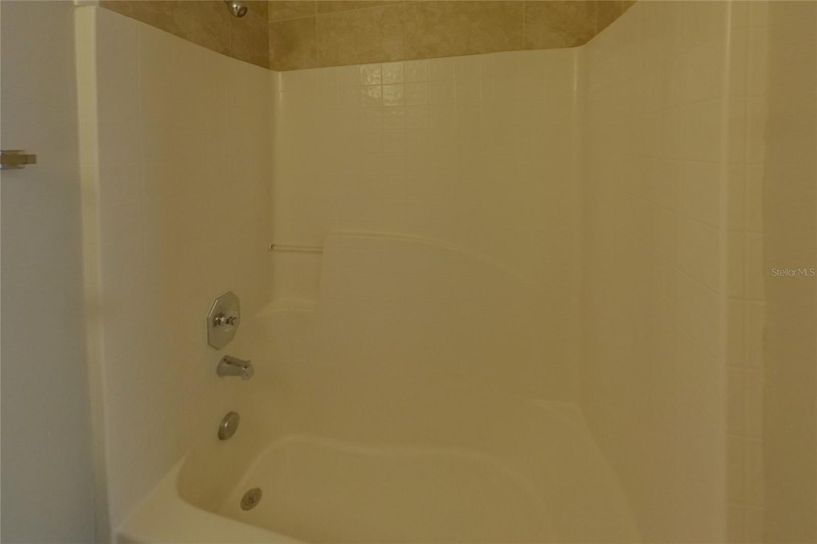 O6434921 Property Photo 10