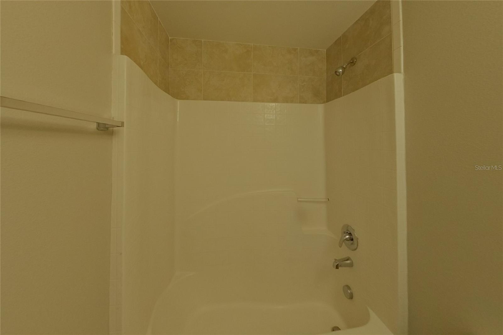 O6434921 Property Photo 17