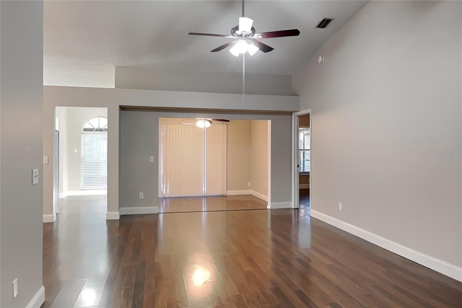 O6434942 Property Photo 3