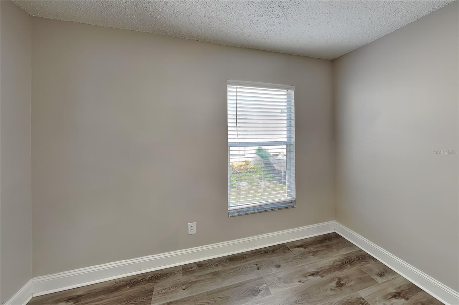 O6434942 Property Photo 10