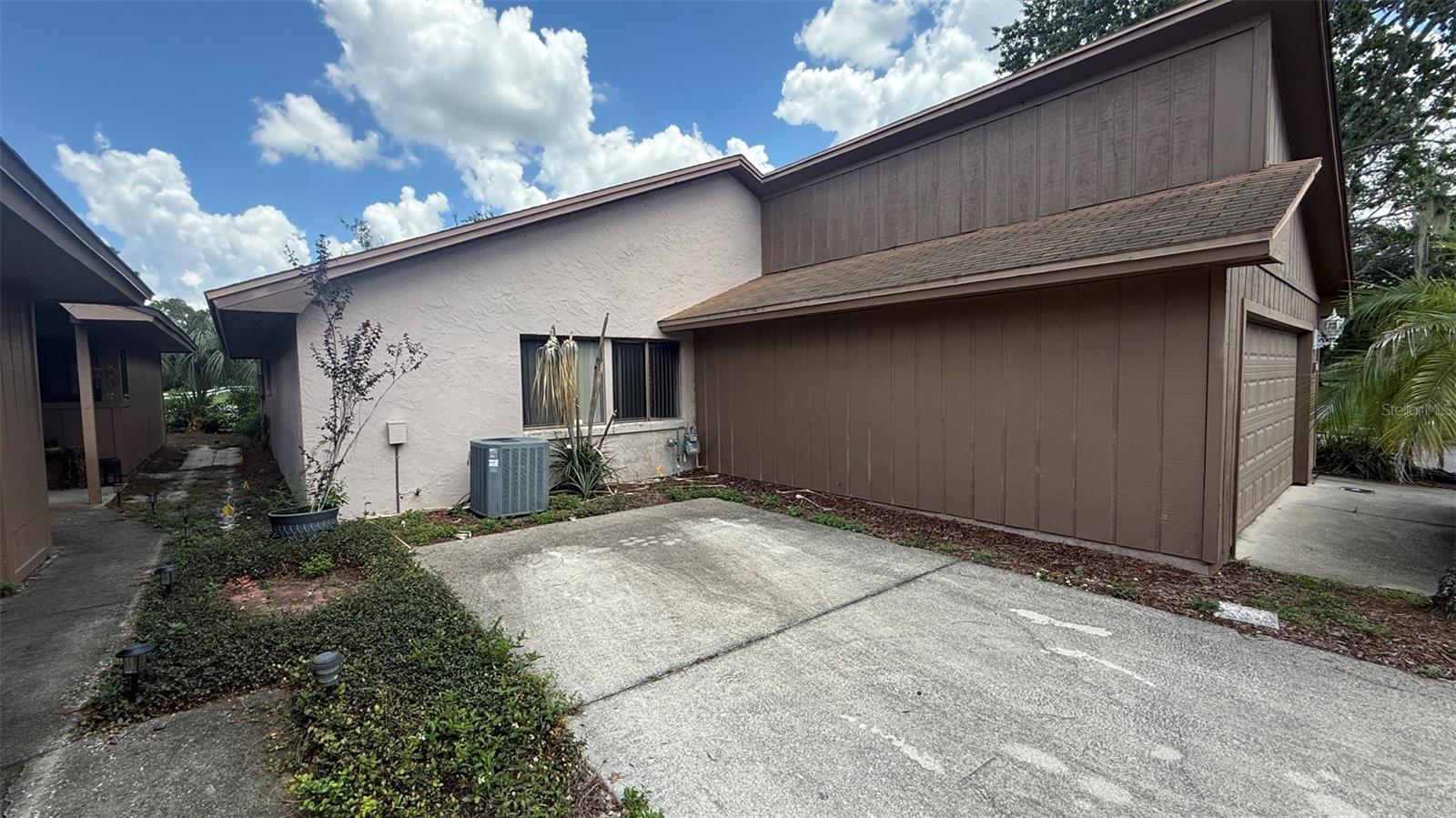 250 Raintree Dr Property Photo 1