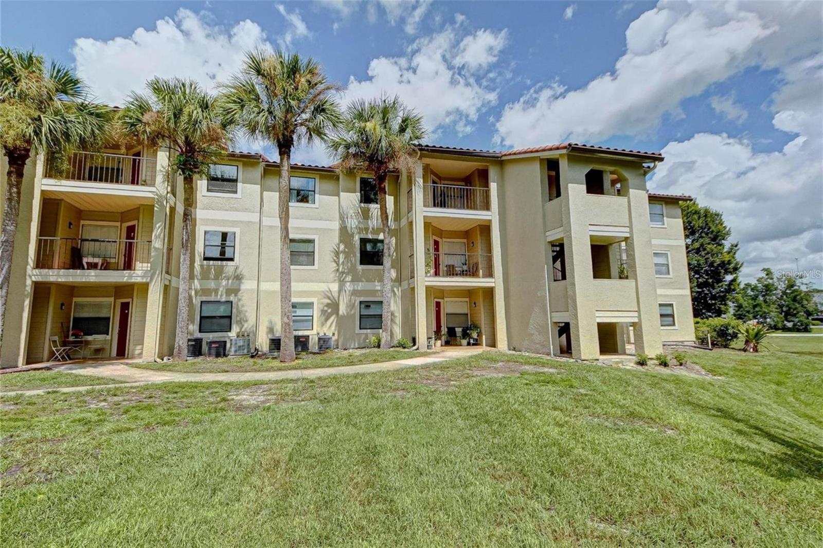 3038 PARKWAY BLVD #305 Property Photo 1