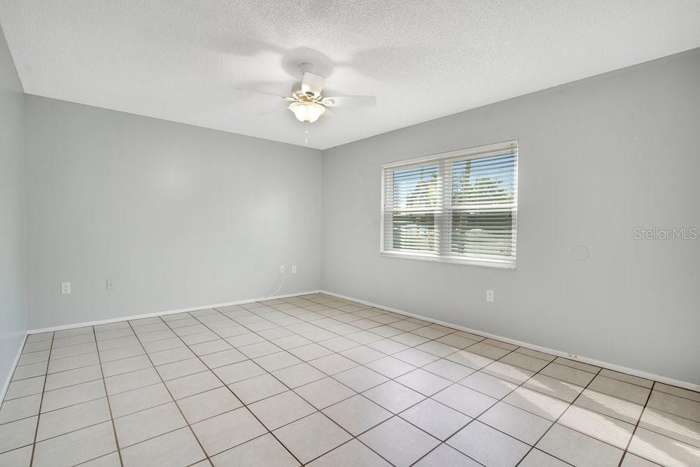 2533 S Fern Creek Ave Property Photo 6