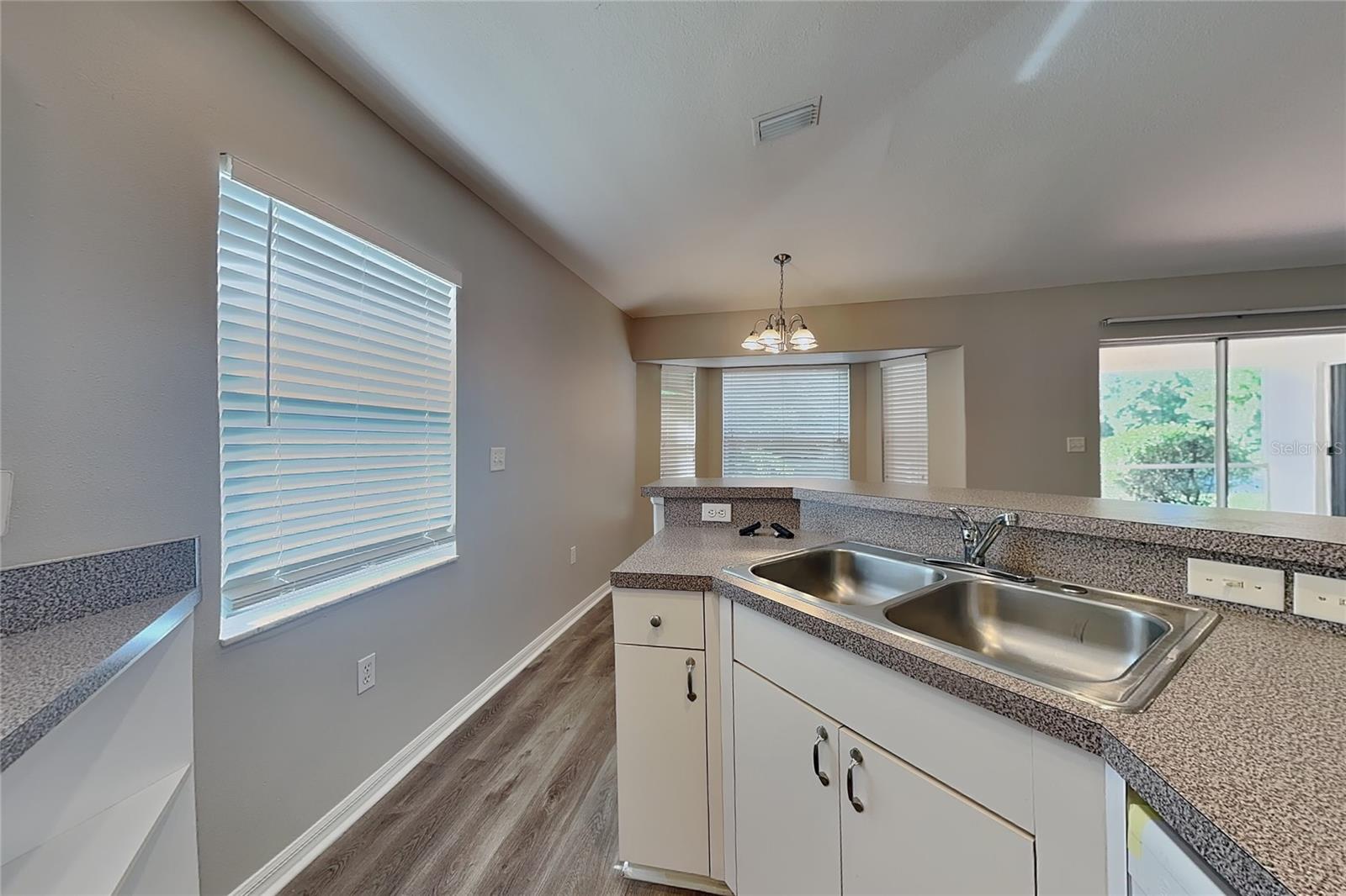 O6434976 Property Photo 4
